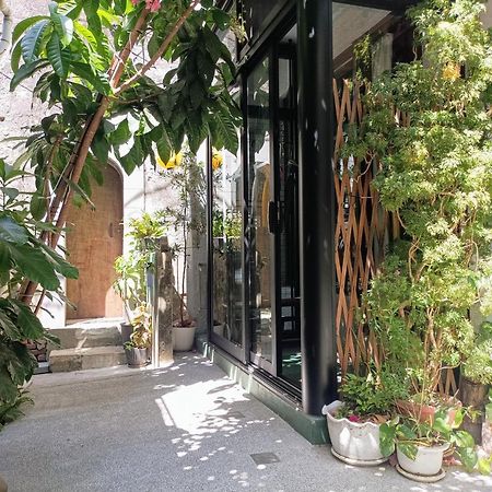 Historical Townhouse In City Center Tainan Bagian luar foto