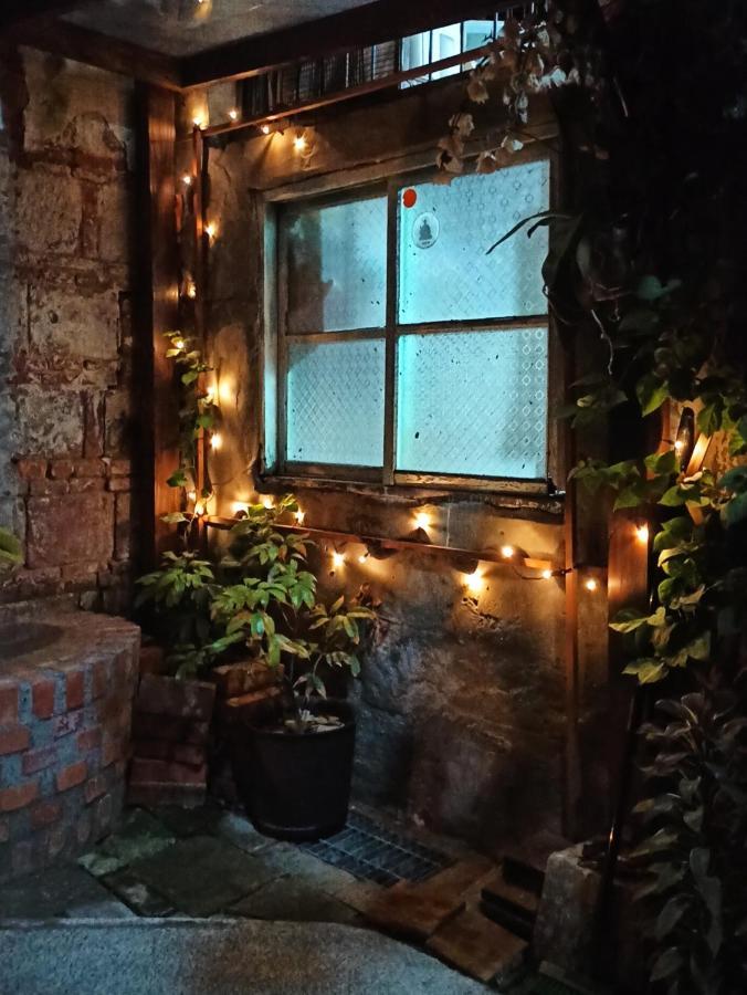 Historical Townhouse In City Center Tainan Bagian luar foto