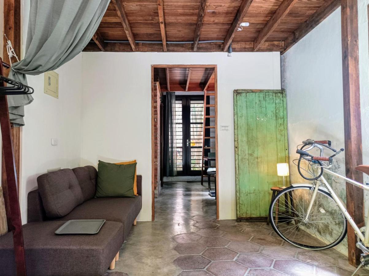 Historical Townhouse In City Center Tainan Bagian luar foto