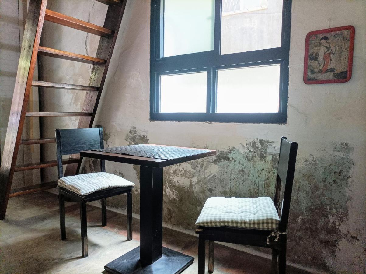 Historical Townhouse In City Center Tainan Bagian luar foto